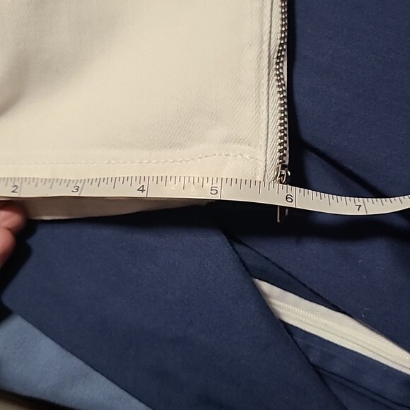 Chicos Women's Platinum Denim Ultimate fit white ankle zip jeans Size S mature - Picture 8 of 12